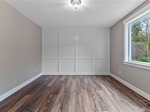 5th image of 2519 67th Ave NW