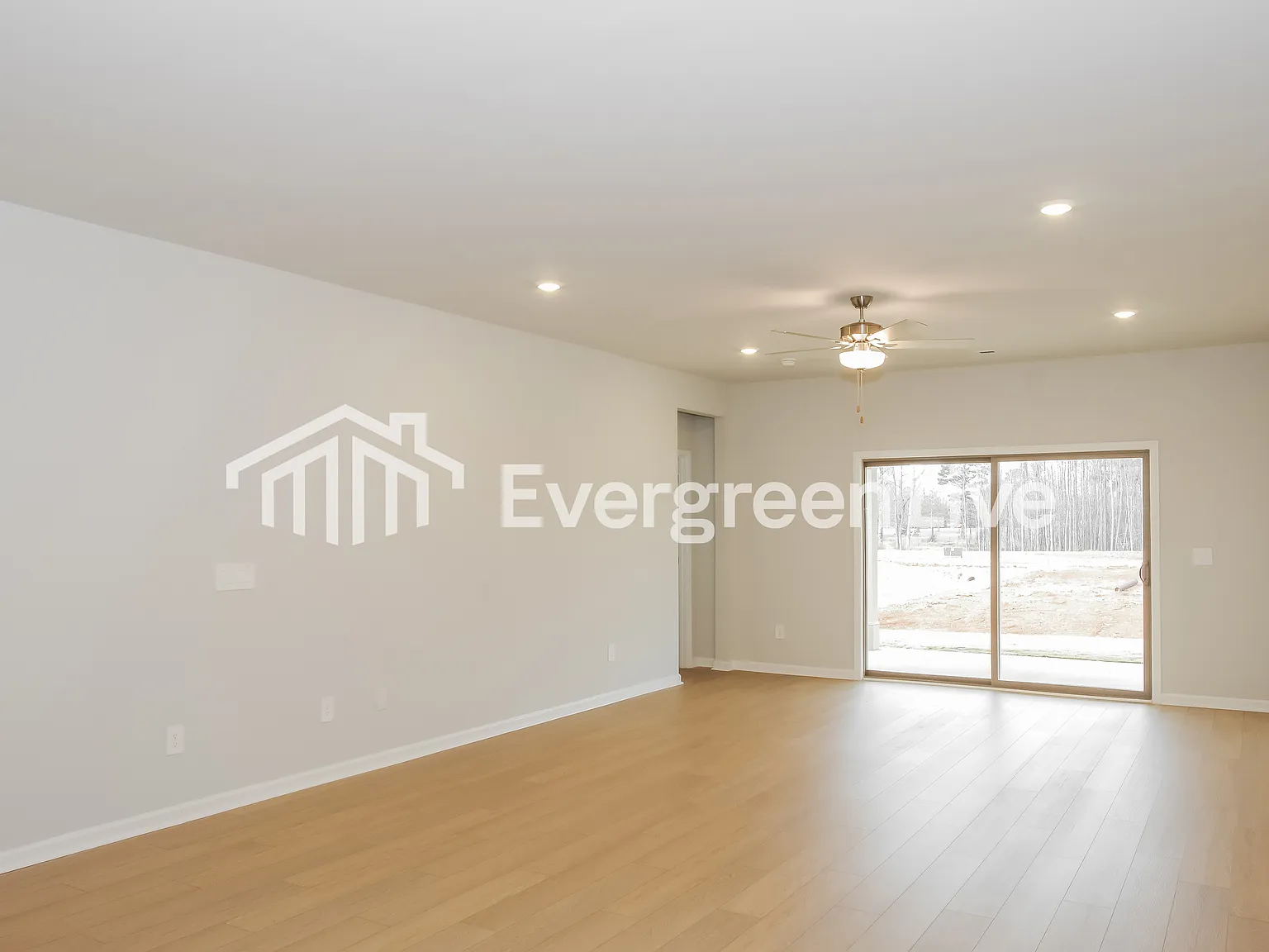 4 bed, 2.0 bath, 2106 sqft, $1,920 — Photo 3