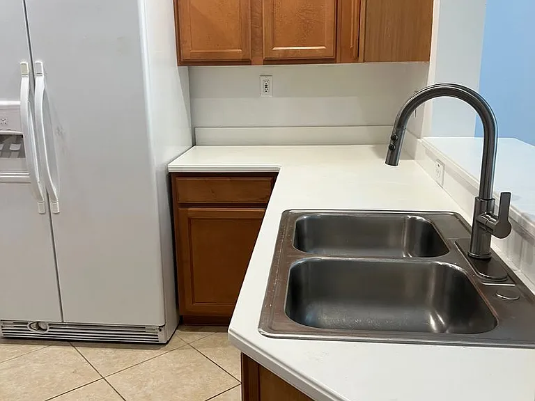 940 Spring Park St #12 — Photo 8