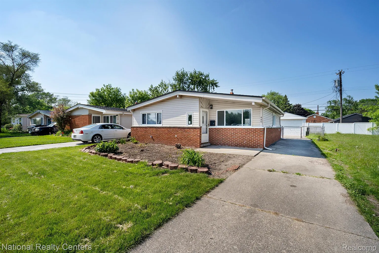 440 W Jarvis Ave photo 1