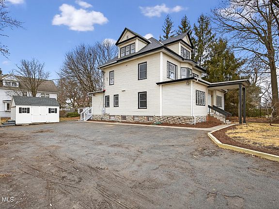 3rd image of 901 Bedford Road