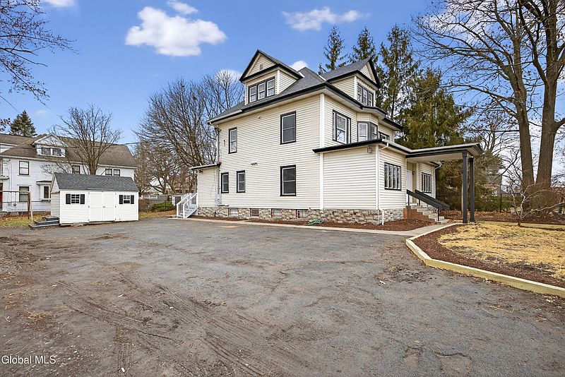 3rd image of 901 Bedford Road