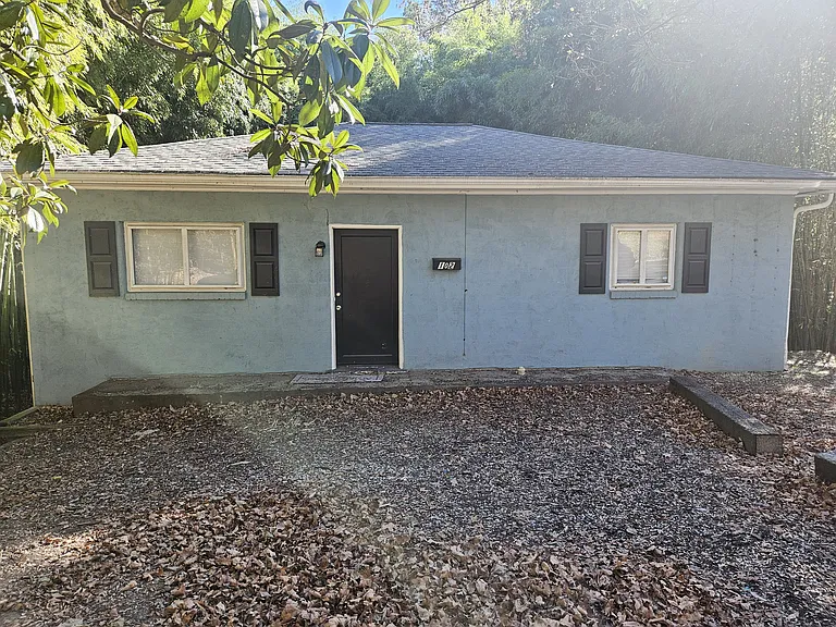 102 E Longview St — Photo 1