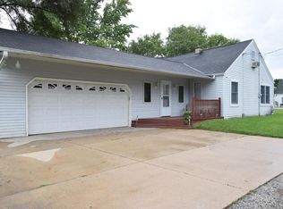 1413 S Parkview Ave, New Berlin, WI 53151
