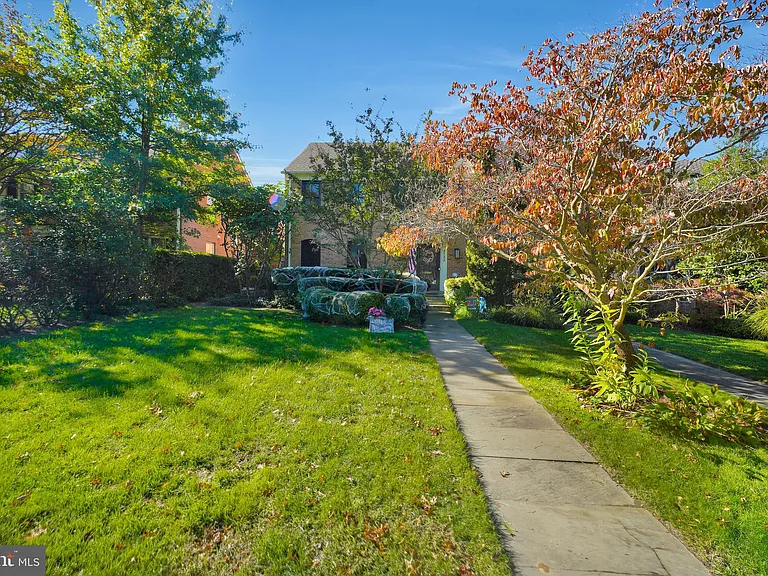 4732 Massachusetts Ave NW — Photo 38
