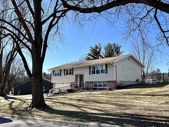 2nd image of 639 Sussex Dr