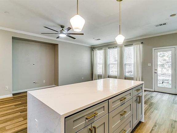 2nd image of 2141 Parkview