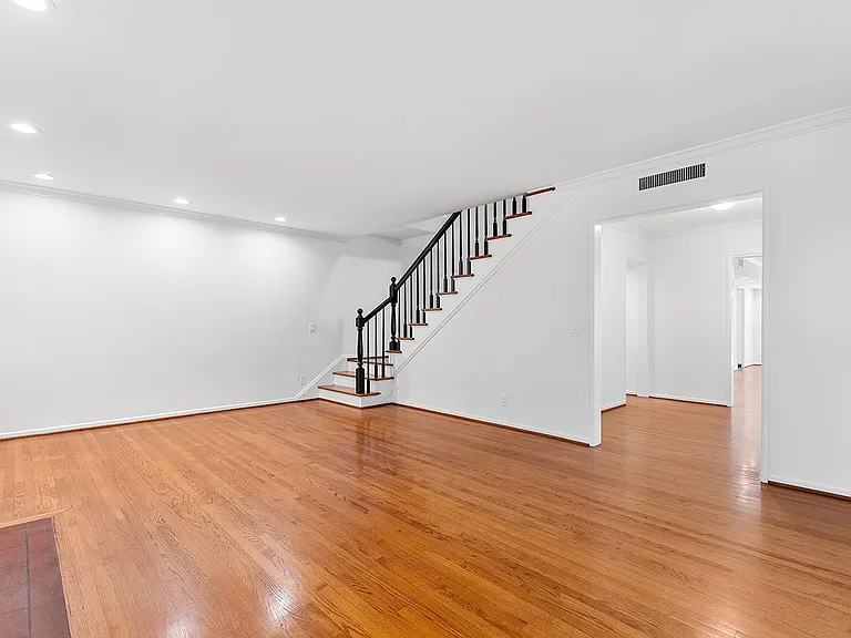 11053 Strathmore Dr — Photo 10