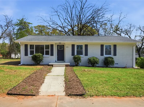 209 Pine St, Seneca, SC 29678