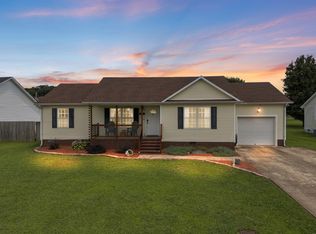 1967 Farmington Ct, Columbia, TN 38401