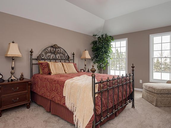 All photos are of model homes in the listed floor plan. Costs may vary depending on upgrades.