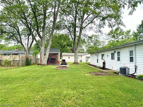 3rd image of 3920 Fernwood Dr