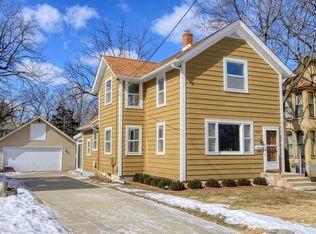 944 Bellevue Ave, Elgin, IL 60120