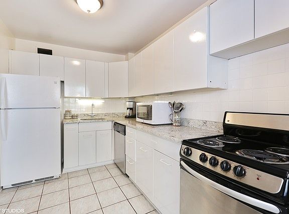 5th image of 3550 N Lake Shore Dr APT 1318
