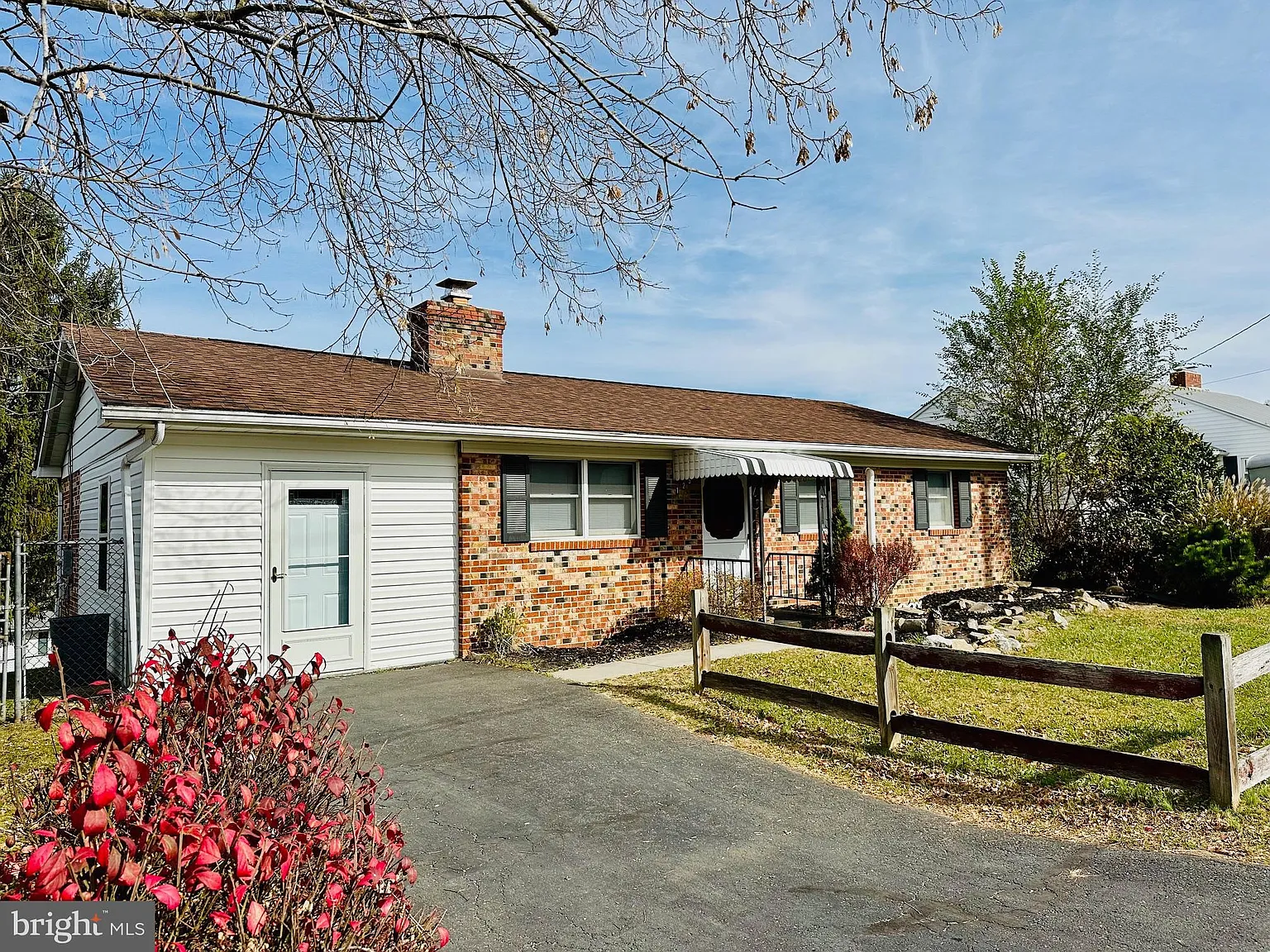 125 Armstrong St photo 1