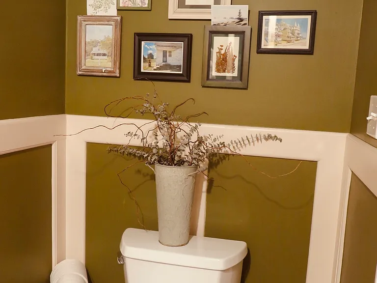 Main level bathroom.