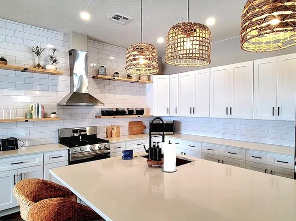 4258 W Cambridge Pkwy, Hurricane, UT 84737