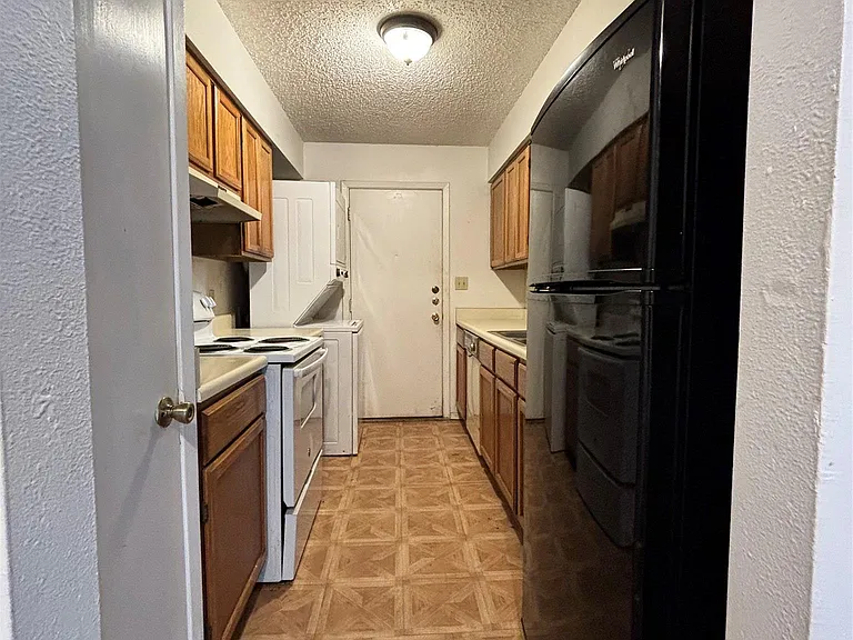 249 Craddock Ave — Photo 4