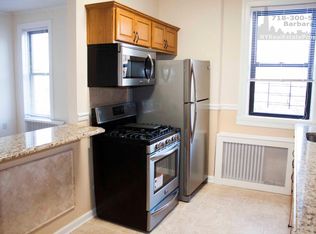 2060 Gates Ave #3R, Ridgewood, NY 11385