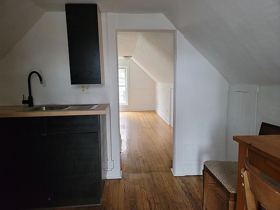 3rd image of 2229 W Oakdale Ave