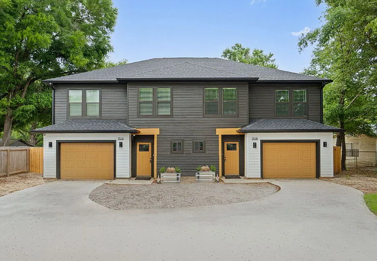 751 Amos St #B — Photo 2