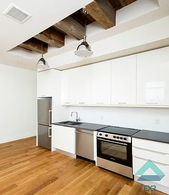 Rented by EXR | media 130