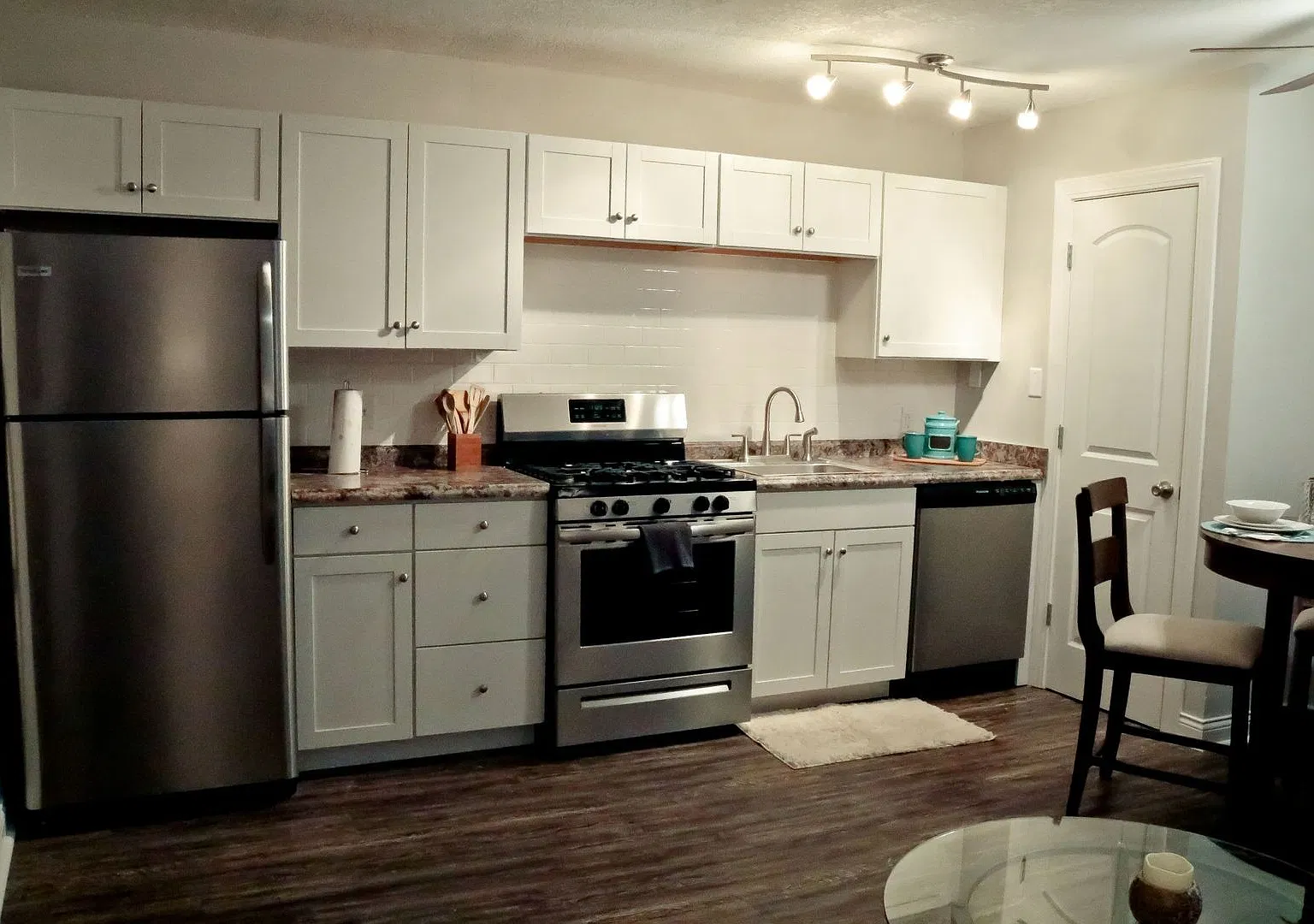Historic District Modern Apartment — Photo 1