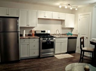 Historic District Modern Apartment, Evansville, IN 47713