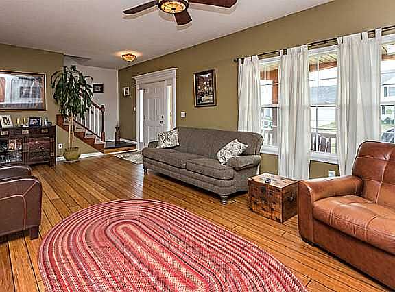 3rd image of 10511 Stonebridge Dr