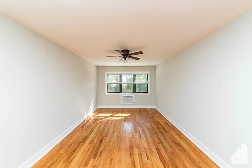 450 W Barry Ave Photo 1