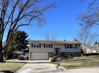 639 Sussex Dr, Janesville, WI 53546