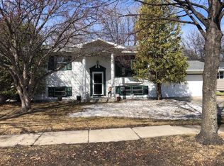 156 Victoria Ct, Grand Forks, ND 58201
