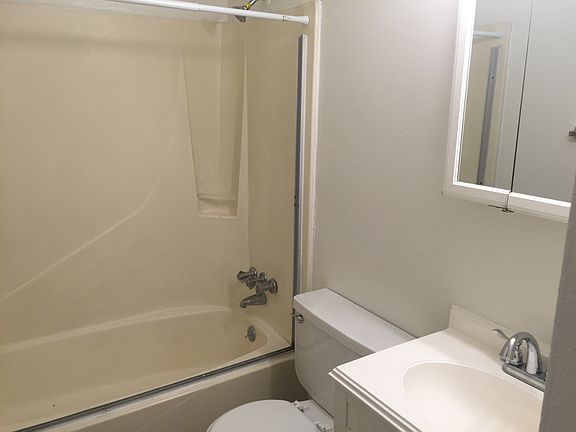 5th image of 408 Princeton Dr SE
