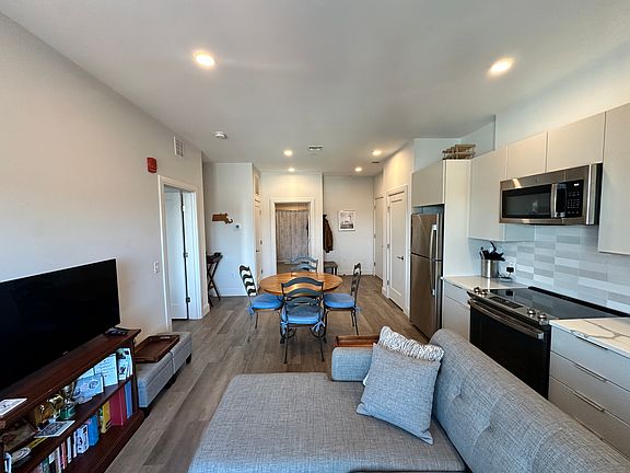 5th image of 959 Dorchester Ave #504