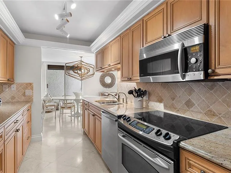 4005 Gulf Shore Blvd N #700 — Photo 24