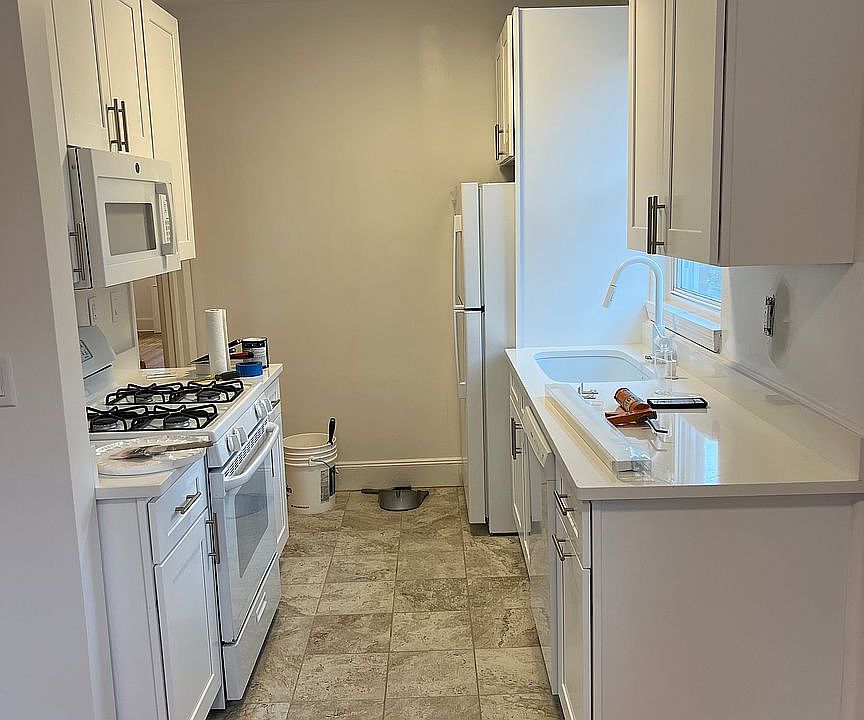 1st image of 32-21 Crescent St #3