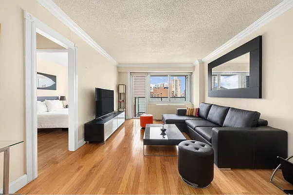 Living room, photo 1