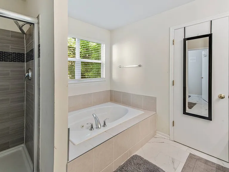 Long Island Cir — Photo 45