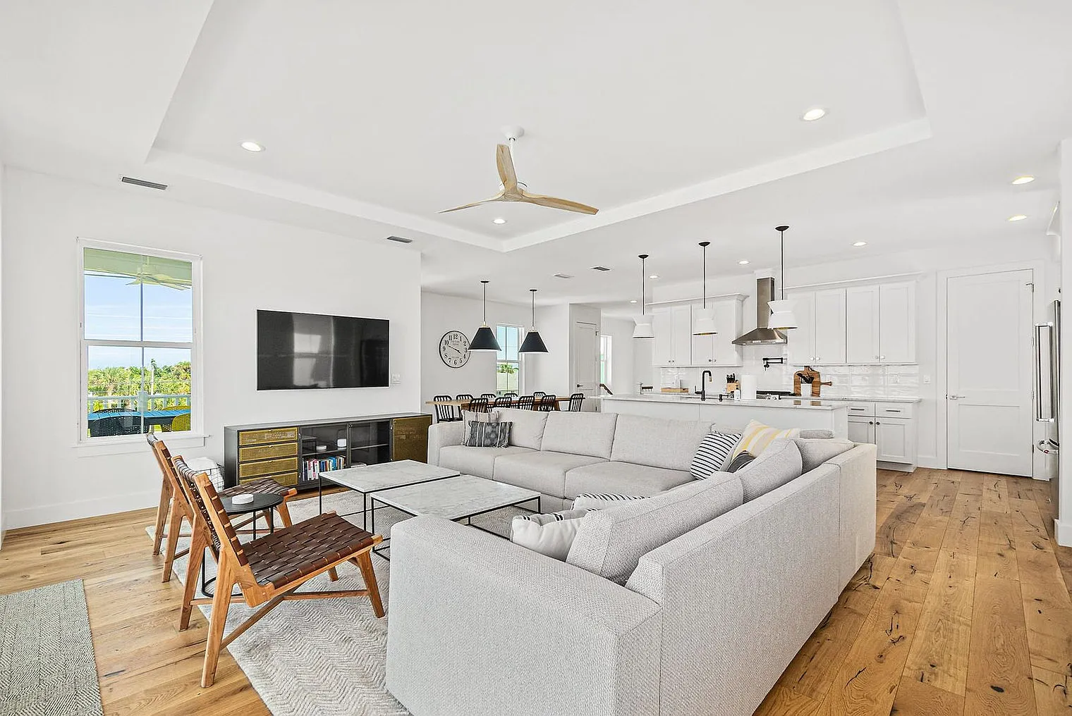 5 bed, 6.0 bath, 3293 sqft, $21,107 — Photo 1