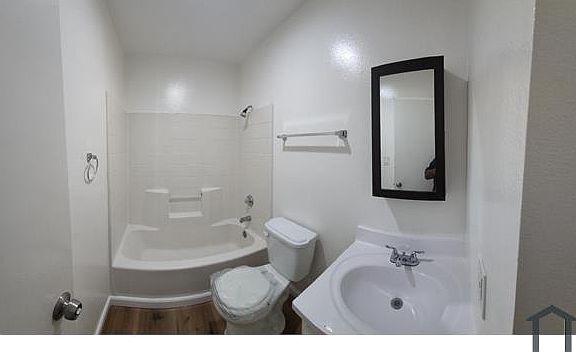 5th image of 2315 W 54th St APT 2