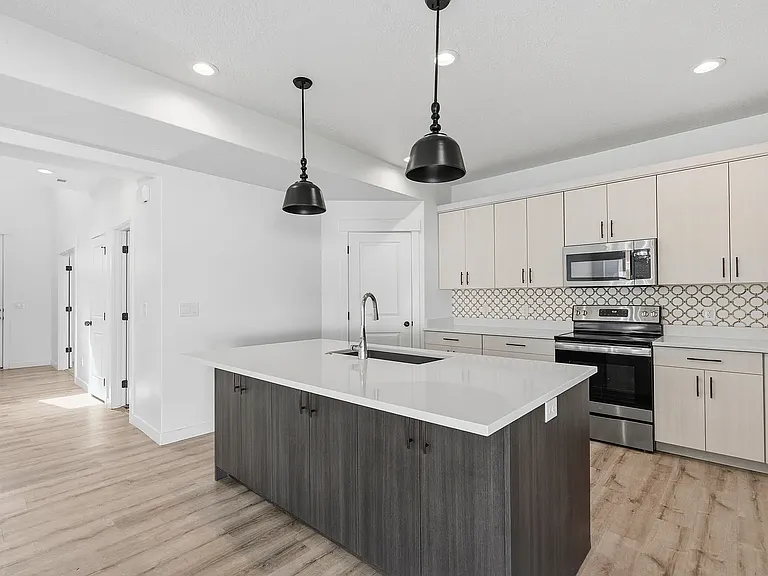 244 N 200 E — Photo 24