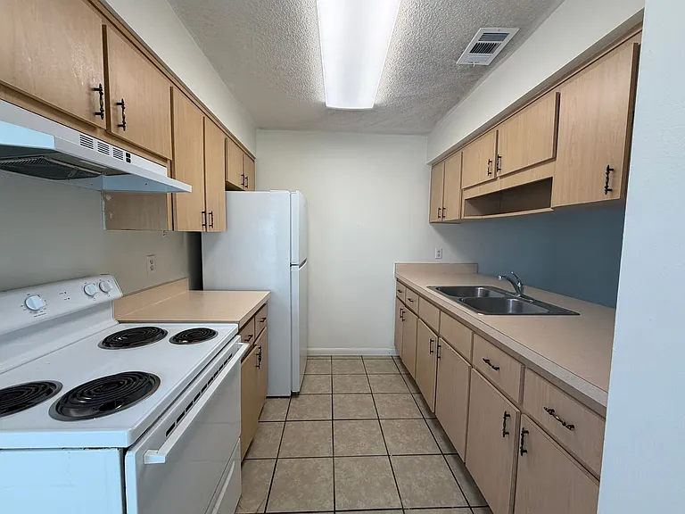 2111-2117 Citrus Blvd — Photo 2