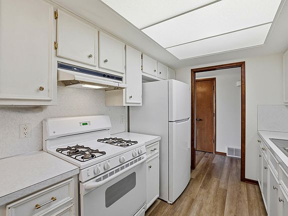 4th image of 230 S State St APT 15