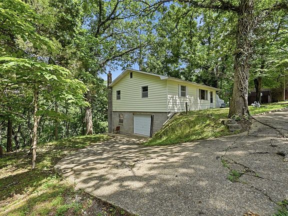 4th image of 16 College St