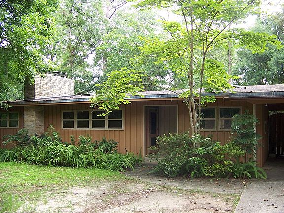 4th image of 1901 S Magnolia Dr