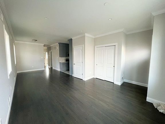 3rd image of 46 Cromwell Ave