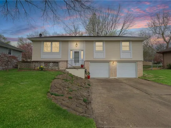 3008 Taylor Dr, Independence, MO 64055