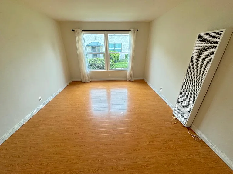 835 Bay St #1 — Photo 28