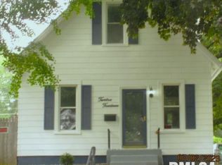 1214 3rd St #A, Moline, IL 61265