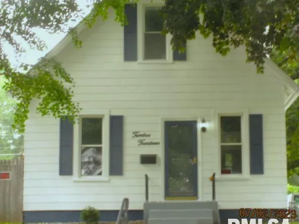 1214 3rd St #A, Moline, IL 61265